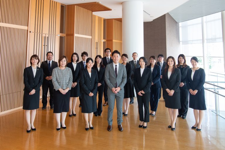 業務のマニュアル化と分業体制構築により、売上2倍・人事生産性1.5倍を実現した事例