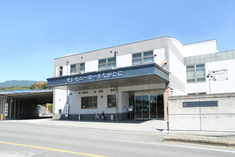 kintone導入で分業化を進め葬儀件数が1.5倍増えたにも関わらず公休9日休み！業績アップと社員の働きやすさを実現した事例